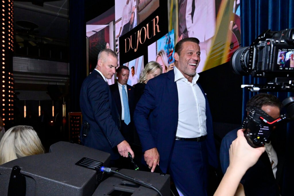 Tony Robbins ‘Nettovermögen nach mehr als 40 Jahren Verkaufserfolg