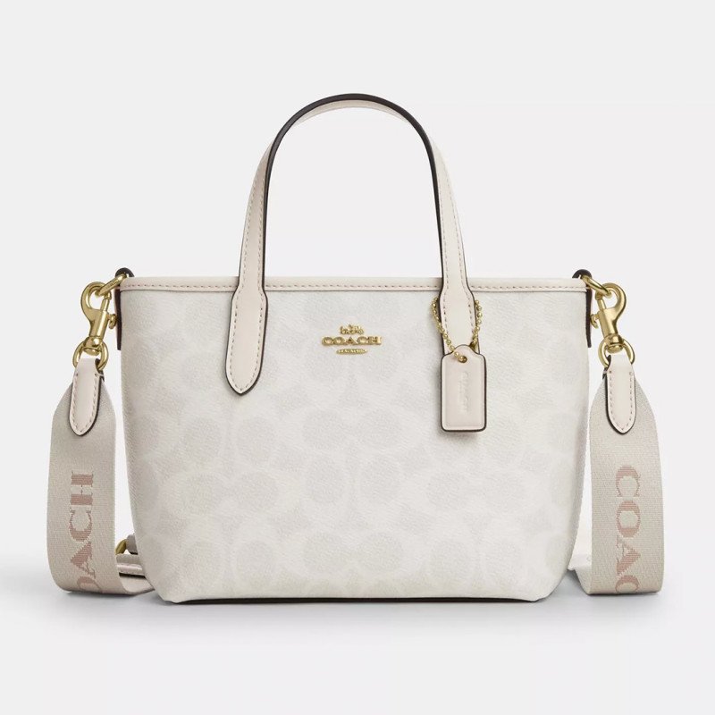 Coach Outlet verkauft eine “trendige” Mini -Einkaufstasche in Höhe von 250 US -Dollar für nur 109 US -Dollar, und Käufer sagen, dass es das Nötigste hält “