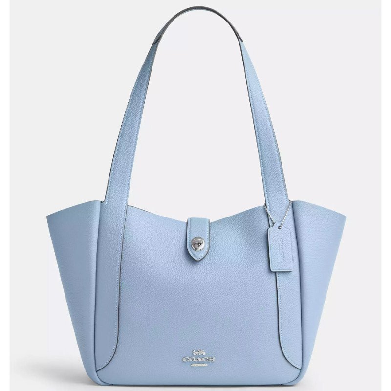 Coach Outlet verkauft eine “stilvolle” Tasche für nur 175 US -Dollar und es ist eine “tolle Tasche für den Sommer”.