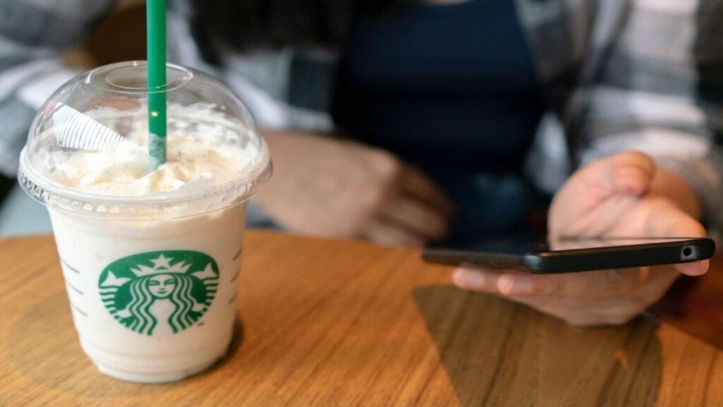 Starbucks bringt beliebte Menüpunkte nach großen Schnitten zurück