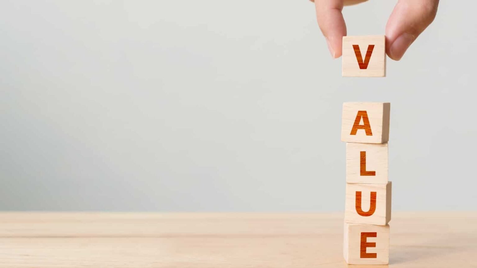 Diese 2 -Fuß -100 -Aktien sehen billig aus! Warum bleiben sie hinter dem Markt zurück?