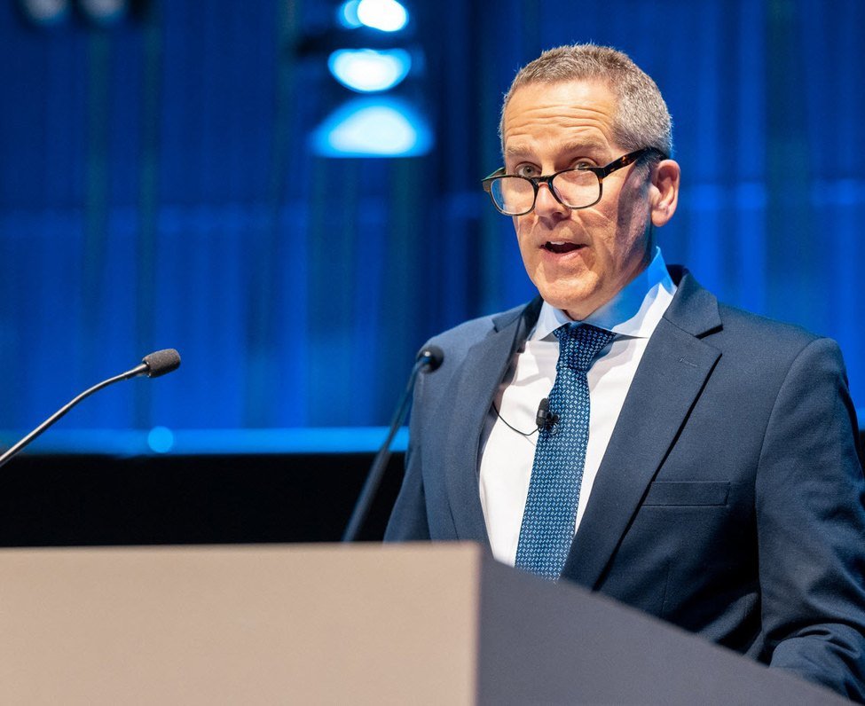 Feds Barr sagt, dass die Wirtschaft auf solidem Fuß läuft und den Ausblick handelt