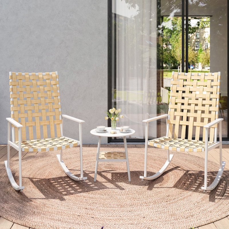 Walmart verkauft ein „bequemes und robustes“ Schaukelstuhl-Terrassenset für 60 US-Dollar