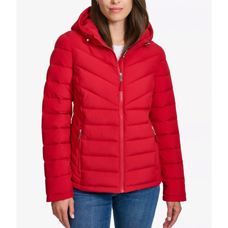 Macy’s verkauft einen Puffermantel von Tommy Hilfiger in vier Farben für nur 70 US-Dollar
