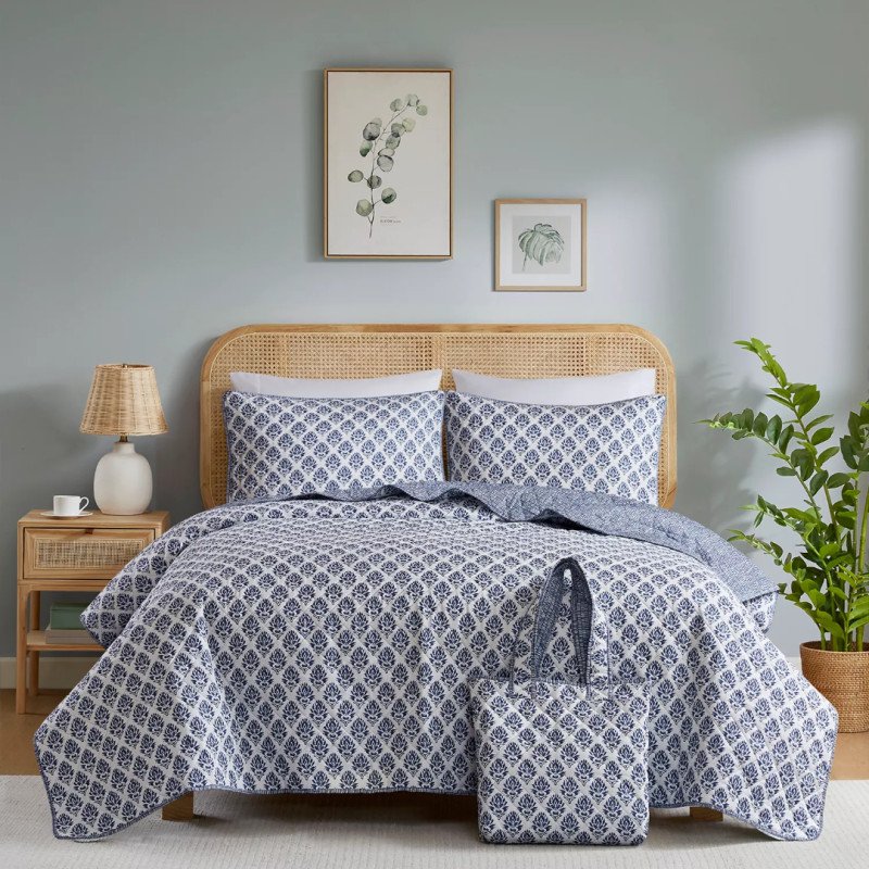 Macy’s verkauft ein Set aus Wendedecke und Tragetasche im Wert von 90 US-Dollar für 27 US-Dollar