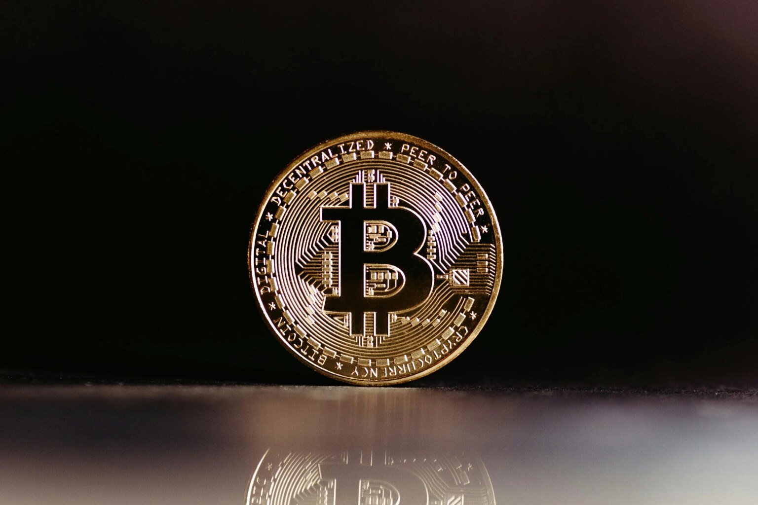 Bitcoin sinkt unter 94.000 US-Dollar, mögliche Wiederholung des Ausbruchs von 1925 droht