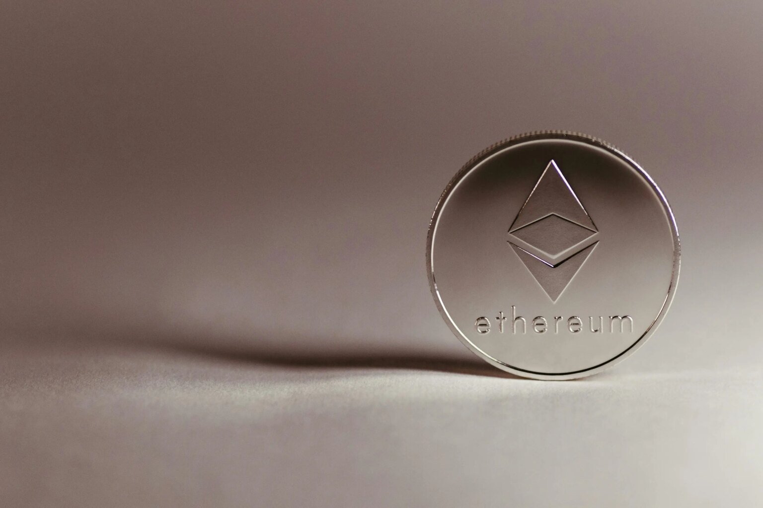 Das offene Interesse an der Binance ETH steigt aufgrund einer starken Neupositionierung des Marktes auf über 7,1 Milliarden US-Dollar
