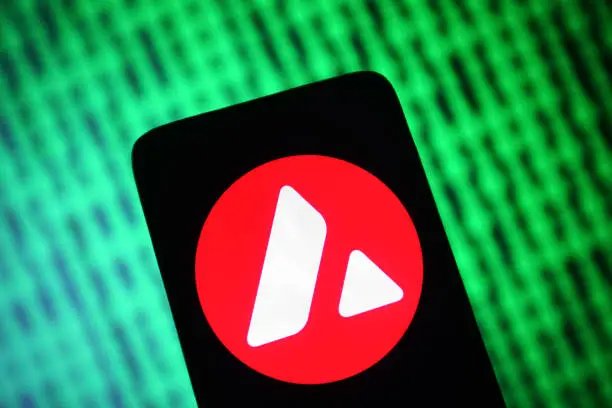 Nach einem 95-prozentigen Absturz bildet die Lawine eine Umkehrstruktur mit hohem Zeitrahmen