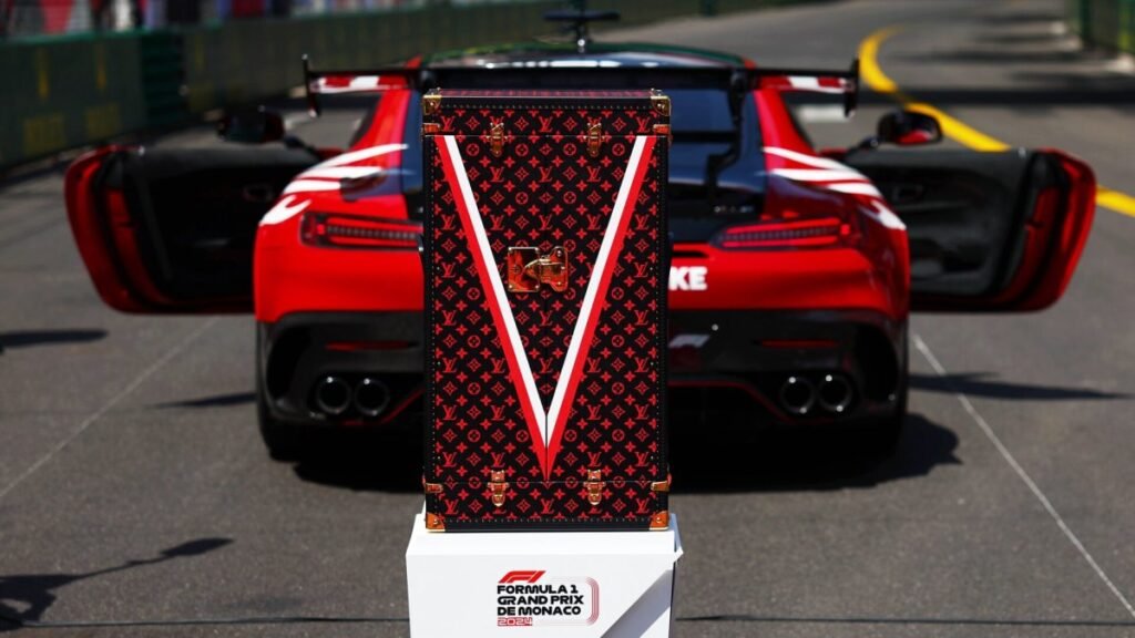 Louis Vuitton stellt den neuen Trophy Trunk für die Formel-1-Saison 2026 vor