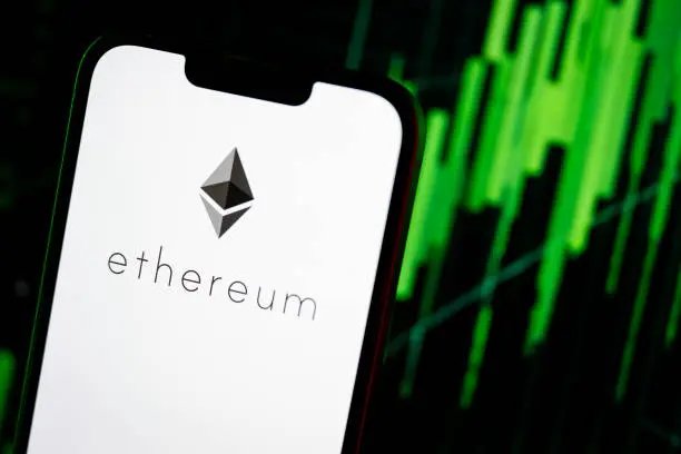 Ethereum explodiert nach Schlüsseldurchbruch um 24 %: Erholung auf 4.956 $ im Spiel?