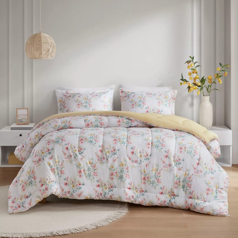 Die frühlingshaften Bettdecken-Sets mit Blumenmuster von Macy’s gibt es während des Osterverkaufs des Ladens schon ab 28 US-Dollar