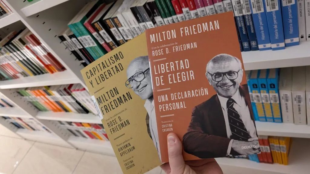 Bukeles futuristische BINAES-Bibliothek vereint Bücher, Bitcoin und Familienspiel in einem wiederbelebten Kapital
