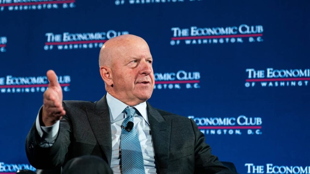 Goldman Sachs enthüllt lauernde Risiken, während der Aktienmarkt steigt