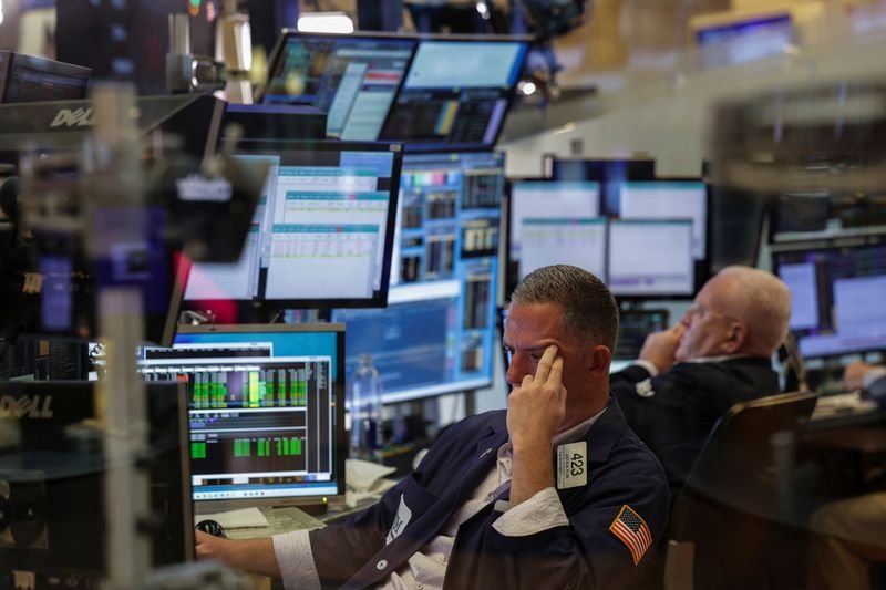 Hedgefonds investierten vor dem starken Rückgang am Freitag in Aktien Von Investing.com