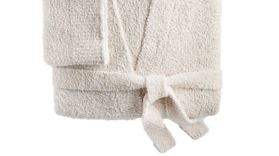 Macy’s verkauft einen flauschigen Strickmantel für 130 US-Dollar für 78 US-Dollar
