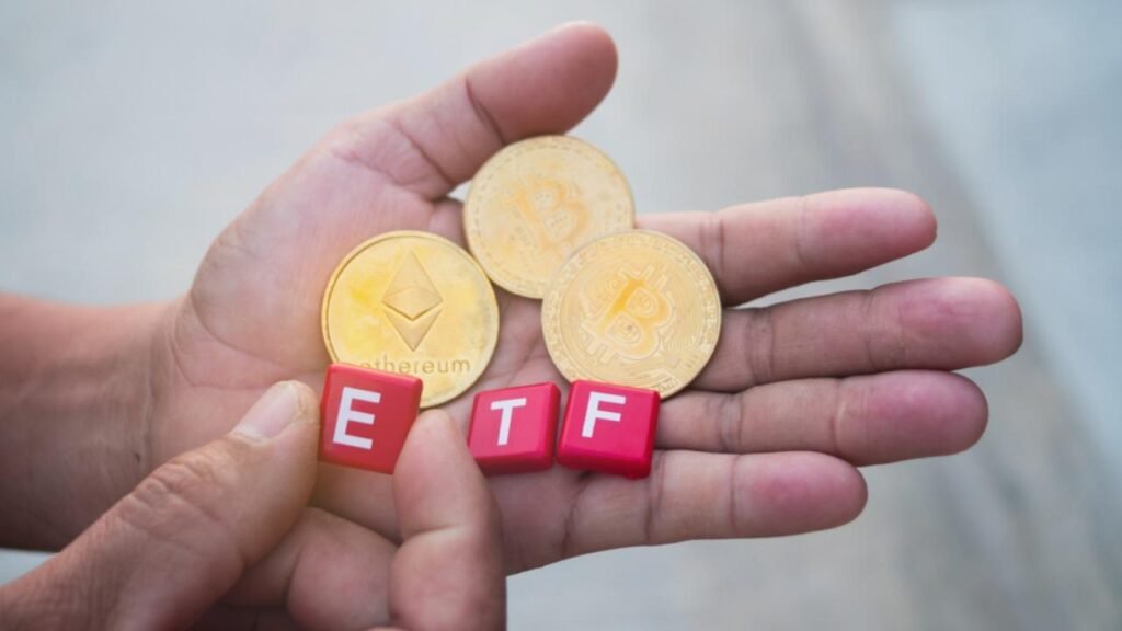 Blackrock und Vaneck führen den Zufluss von Bitcoin-ETFs in Höhe von 90 Millionen US-Dollar an, während die Fonds die erste grüne Woche seit Mai feiern